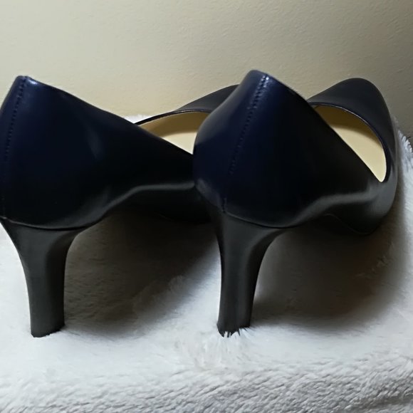 Ralph Lauren- Tan - 10 B. Navy Blue - 10 B. - Picture 5 of 6